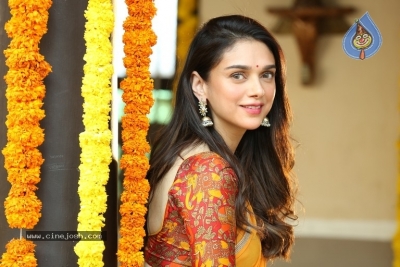 Aditi Rao Hydari Stills in Sammohanam Movie - 5 of 13