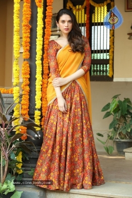 Aditi Rao Hydari Stills in Sammohanam Movie - 8 of 13