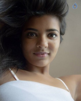 Aishwarya Rajesh New Photos - 7 of 18