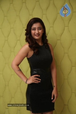 Akshara Haasan Photos - 10 of 21
