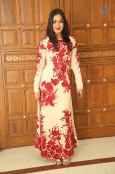 Catherine Tresa Images - 10 of 41