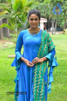 Chandini Tamilarasan Photos - 12 of 15