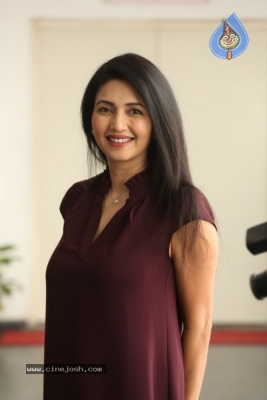 Deepti Bhatanagar Photos - 1 of 21