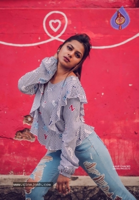 Delna Davis Latest Photos - 4 of 11