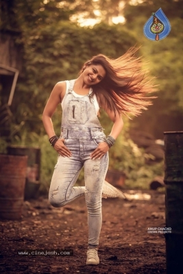 Delna Davis Latest Photos - 6 of 11