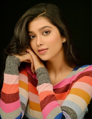 Digangana Suryavanshi Photos - 3 of 15