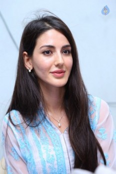 Farah New Photos - 1 of 32