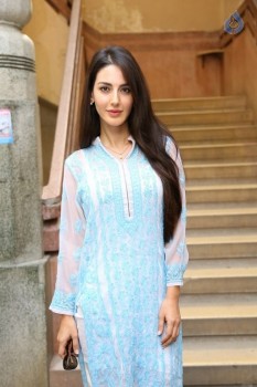 Farah New Photos - 12 of 32