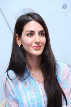 Farah New Photos - 13 of 32