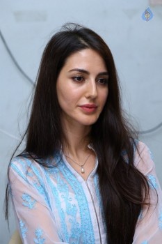 Farah New Photos - 21 of 32