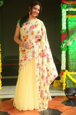 Geetha Madhuri Pics - 14 of 21