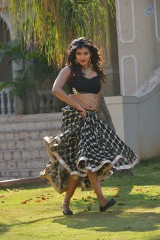 Hebah Patel New Gallery - 19 of 62