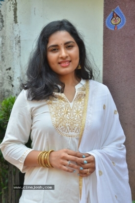 Heroine Srushti Dange Pics - 4 of 18