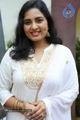 Heroine Srushti Dange Pics - 12 of 18