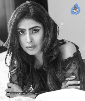 Irra Mor Photo Shoot Photos - 3 of 13