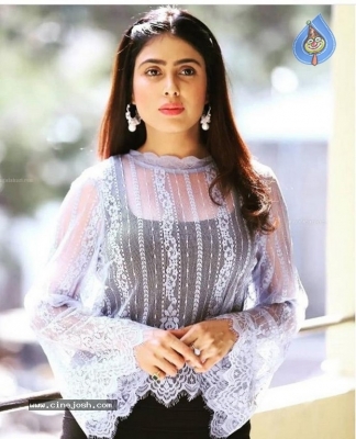 Irra Mor Photo Shoot Photos - 5 of 13