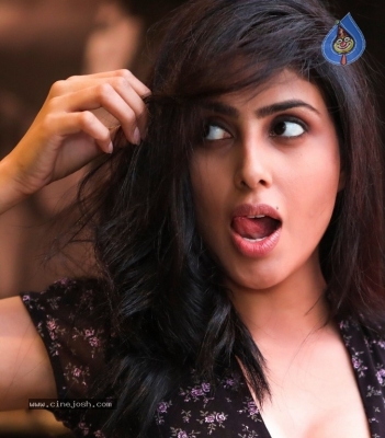 Irra Mor Photo Shoot Photos - 7 of 13