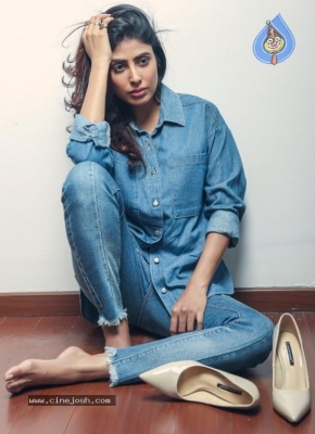 Irra Mor Photo Shoot Photos - 12 of 13