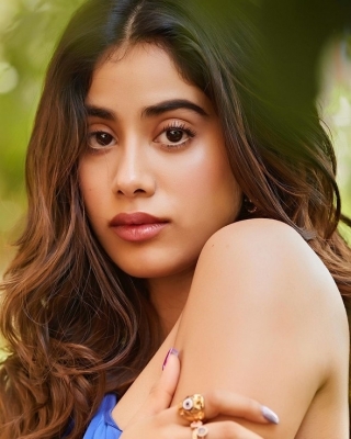 Janhvi Kapoor Photos - 4 of 17