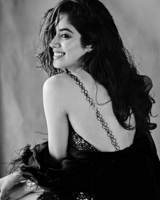 Janhvi Kapoor Photos - 6 of 17