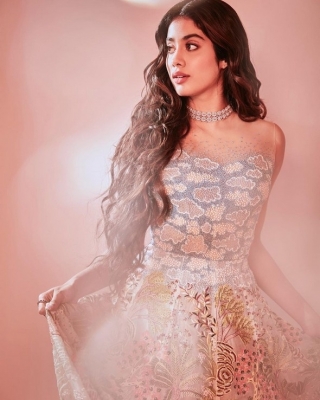 Janhvi Kapoor Photos - 8 of 17