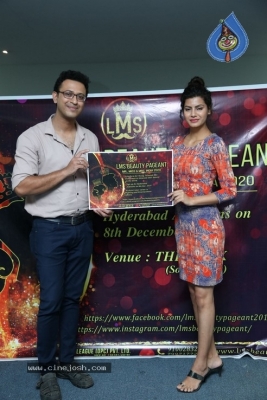 Juhi Khan Launches  LMS Beauty Brochure - 5 of 35