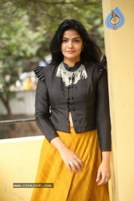 Kalpika Ganesh New Pics - 1 of 12