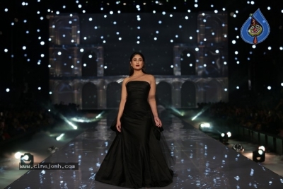 Kareena Kapoor Stills - 1 of 2