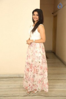 Kashmira Kulkarni Photos - 5 of 39