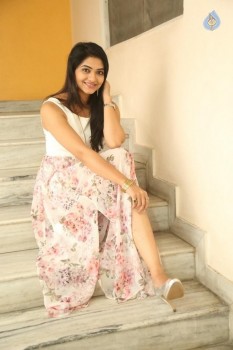 Kashmira Kulkarni Photos - 13 of 39