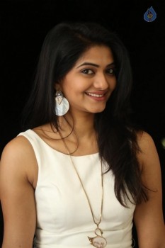 Kashmira Kulkarni Photos - 17 of 39