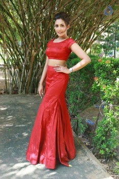 Madhu Shalini Photos - 1 of 21