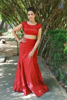 Madhu Shalini Photos - 4 of 21