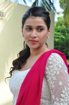 Mannara Chopra Gallery - 21 of 42
