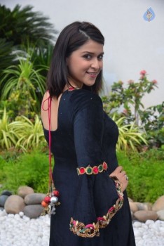 Mannara Chopra New Photos - 14 of 37