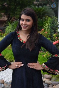 Mannara Chopra New Photos - 18 of 37