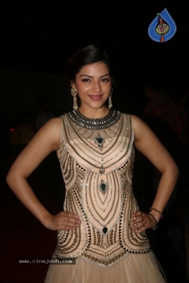 Mehrene Kaur Pirzada Gallery - 5 of 15