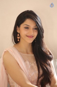 Mehrene Kaur Pirzada Photos - 19 of 43