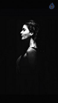 Mishika Chourasia Photos - 8 of 15