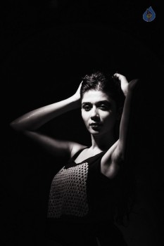 Mishika Chourasia Photos - 9 of 15