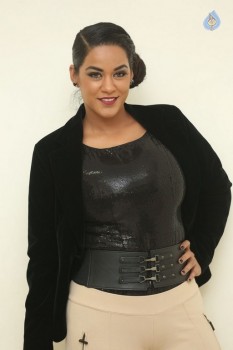 Mumaith Khan Photos - 22 of 32