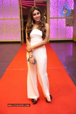 Myra Sareen Pics - 4 of 20