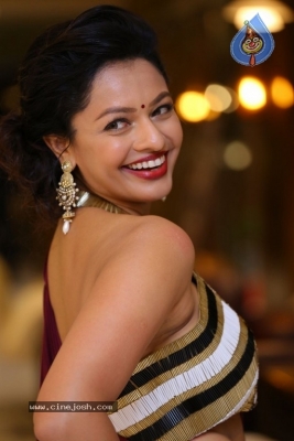 Pooja Kumar New Photos - 2 of 42