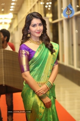 Raashi Khanna Gallery - 12 of 38