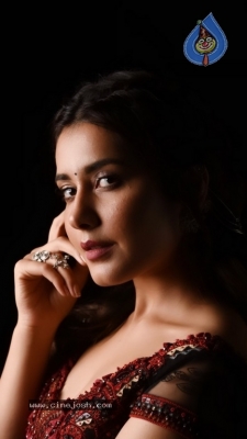 Raashi Khanna Photos - 3 of 10
