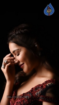 Raashi Khanna Photos - 5 of 10