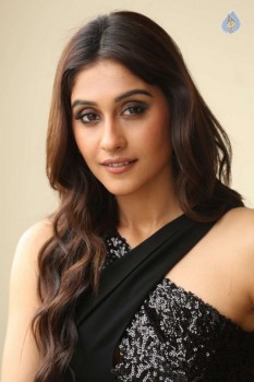 Regina Cassandra Images - 44 of 48