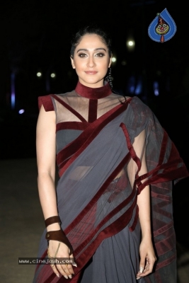 Regina Cassandra Images - 5 of 16