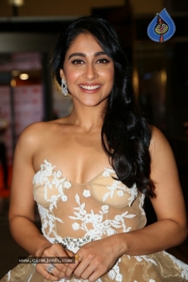 Regina Cassandra Photos - 5 of 38