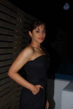 Regina Cassandra Photos - 4 of 18